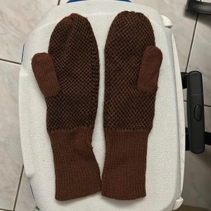 Brown comfy and cozy gloves